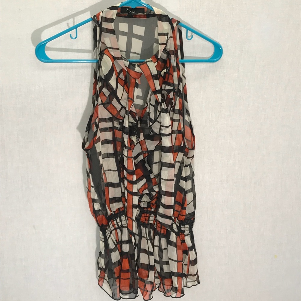 Super cute blouse with front tie